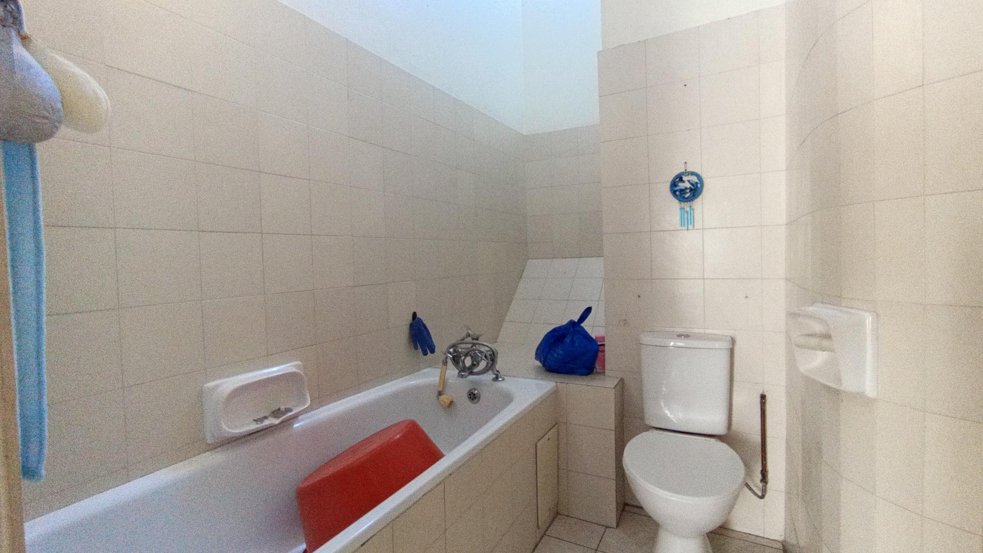 Main Bathroom - 5 square meters of property in Mayville (KZN)