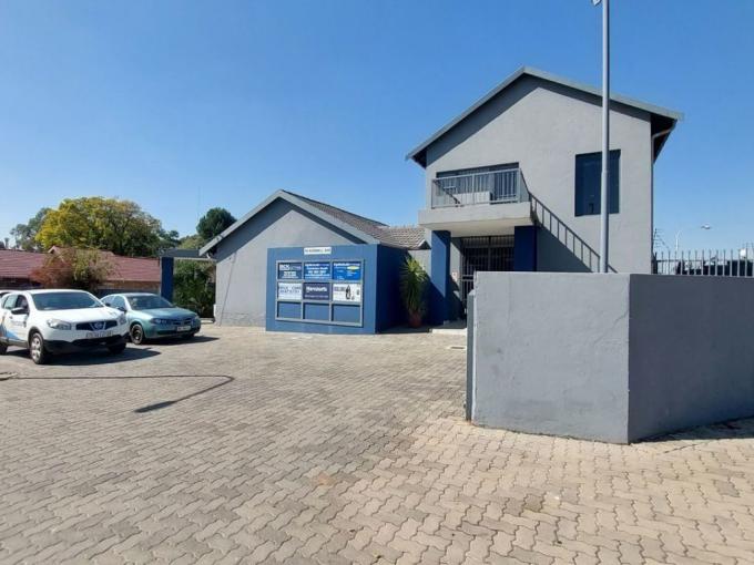 Commercial to Rent in Rooihuiskraal - Property to rent - MR678119