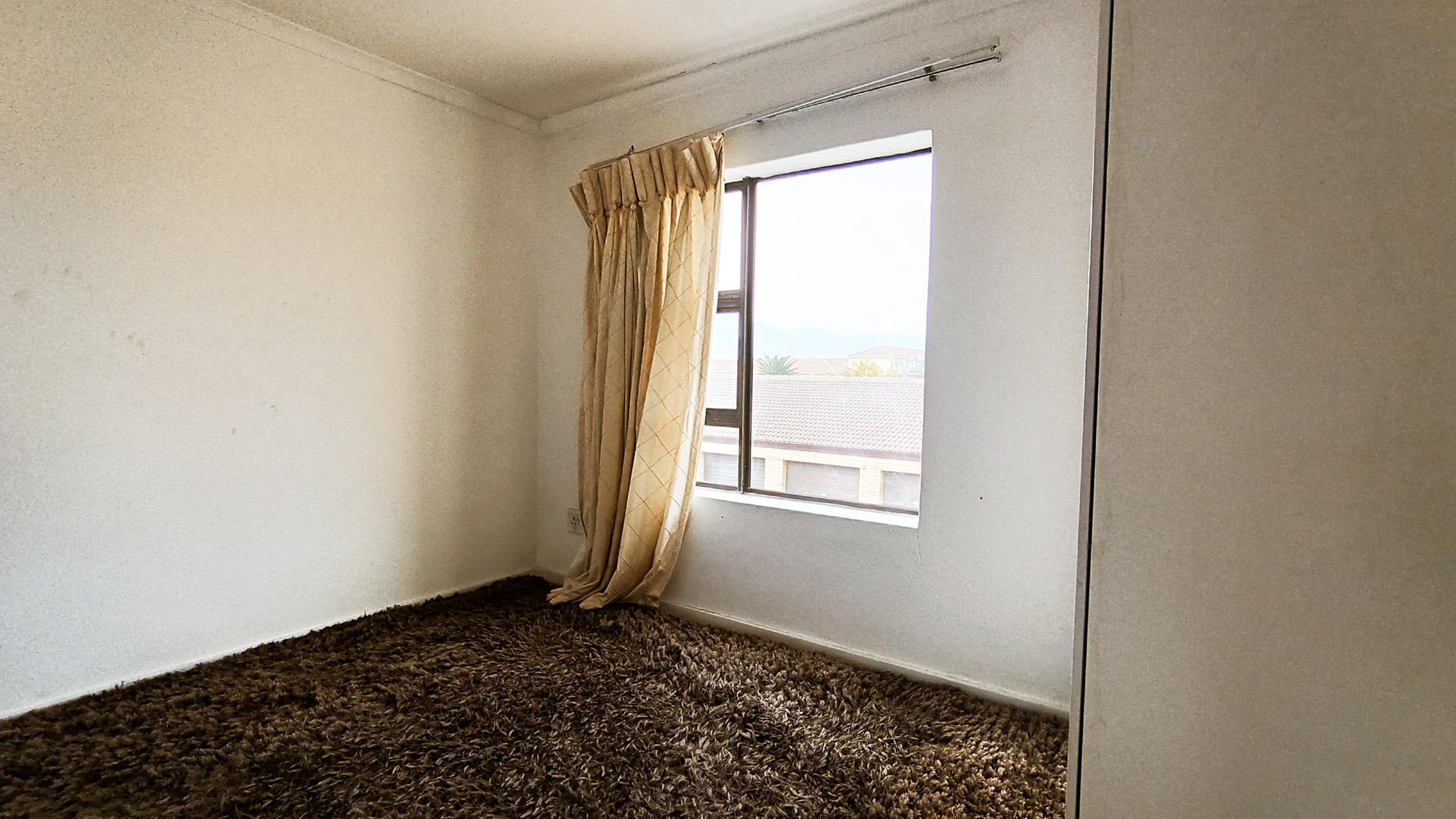 Bed Room 2 - 10 square meters of property in Guldenland