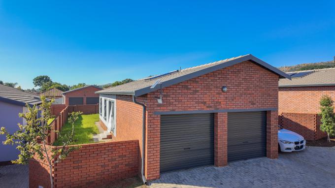 3 Bedroom Sectional Title for Sale For Sale in Amandasig - MR678140
