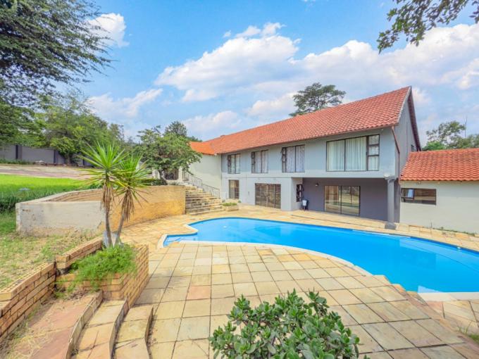 4 Bedroom House for Sale For Sale in Bryanston - MR678153