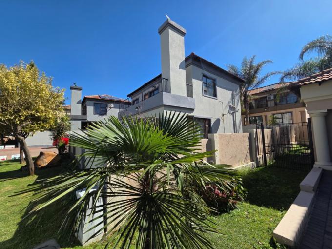 3 Bedroom Simplex for Sale For Sale in South Crest - MR678171