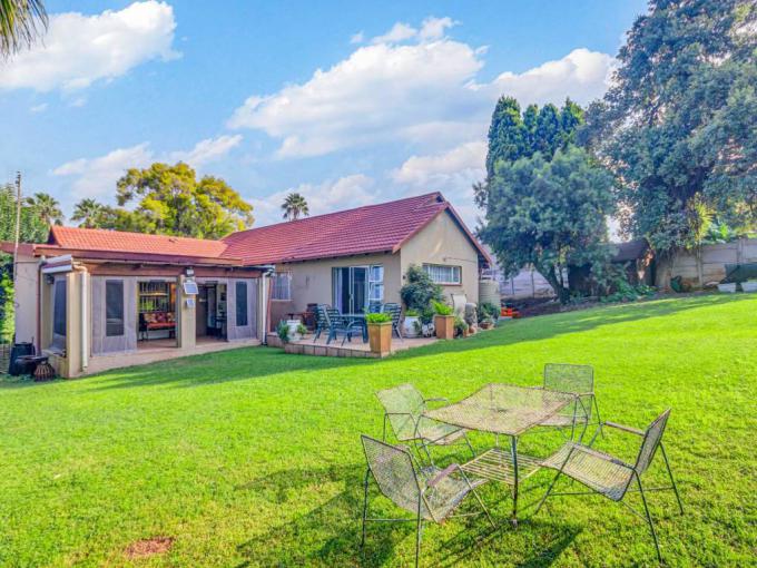 4 Bedroom House for Sale For Sale in Weltevreden Park - MR678196