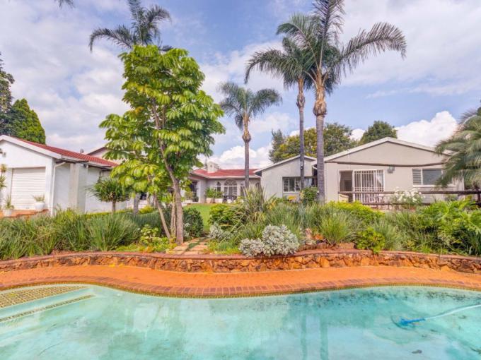 4 Bedroom House for Sale For Sale in Weltevreden Park - MR678197