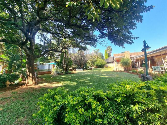 4 Bedroom House for Sale For Sale in Protea Park Remove - MR678203
