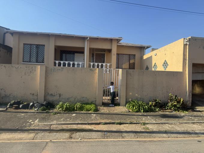6 Bedroom House for Sale For Sale in Bosmont - MR678213