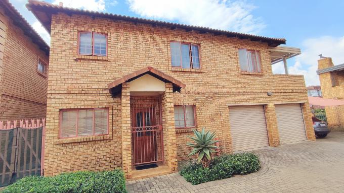 4 Bedroom Duplex for Sale For Sale in Pretoria North - MR678227