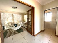  of property in Die Hoewes