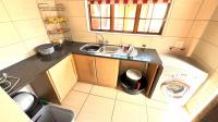  of property in Die Hoewes
