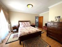  of property in Die Hoewes