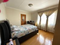  of property in Die Hoewes