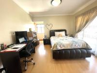  of property in Die Hoewes