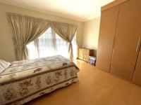  of property in Die Hoewes