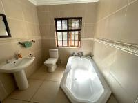  of property in Die Hoewes