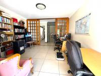  of property in Die Hoewes