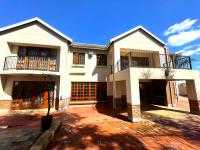  of property in Die Hoewes