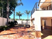  of property in Die Hoewes
