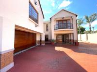  of property in Die Hoewes