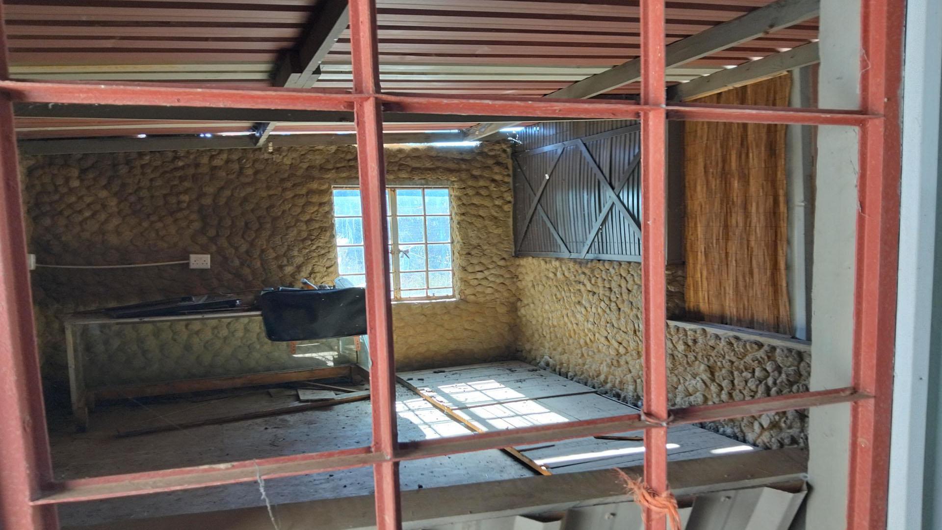 Bed Room 1 of property in Koster