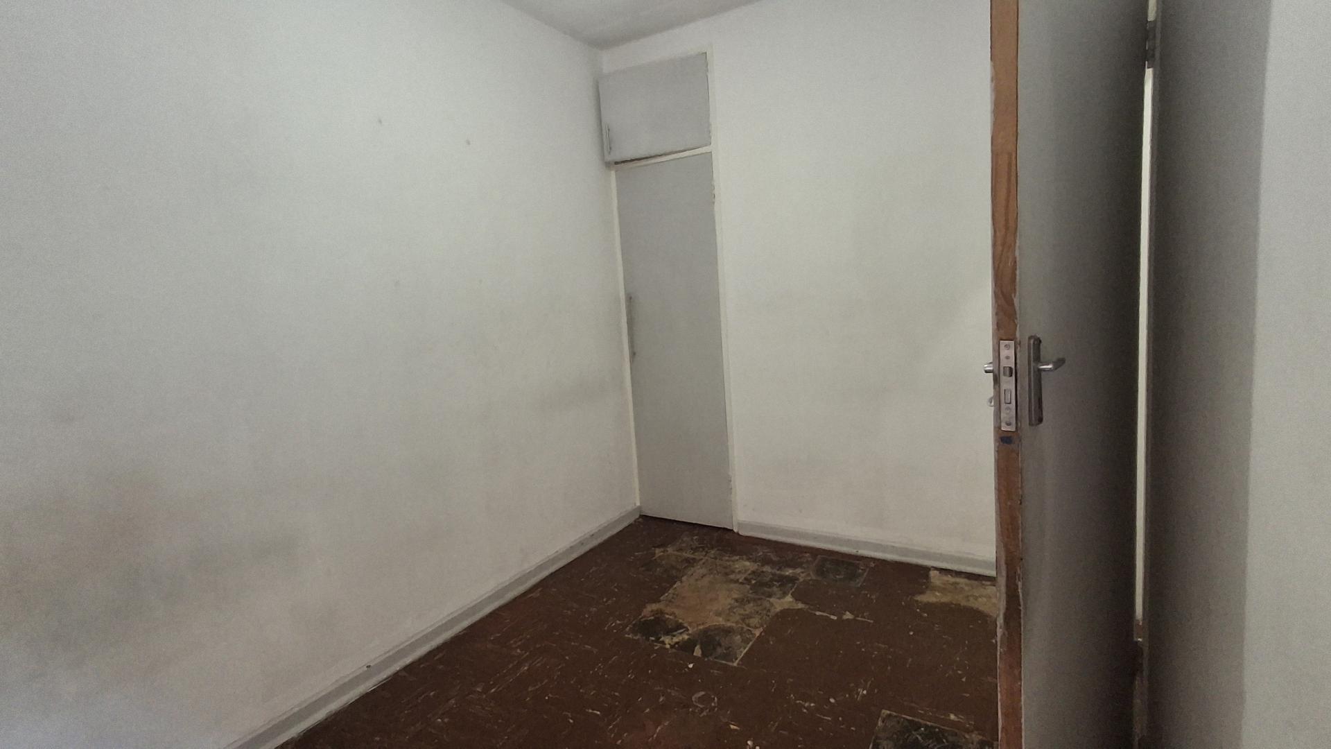 Bed Room 1 - 10 square meters of property in Luipaardsvlei