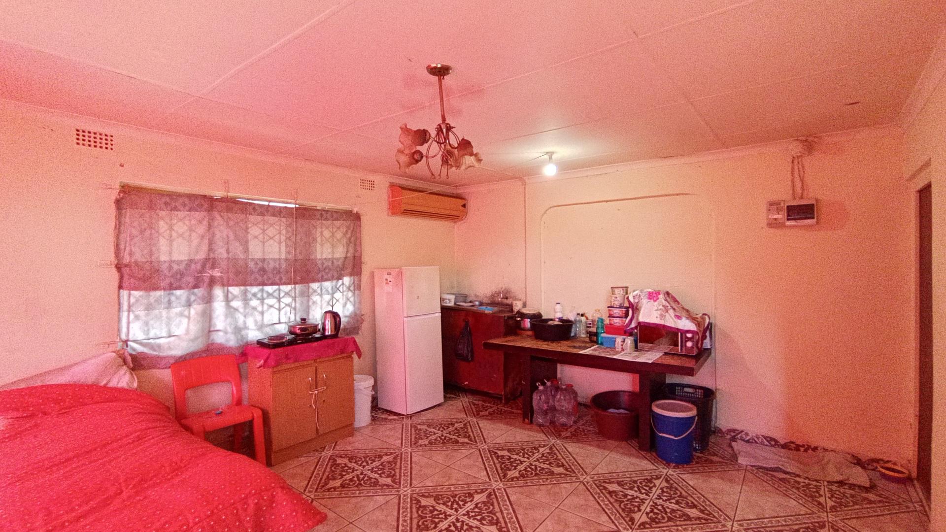 Lounges - 46 square meters of property in Lotus Park