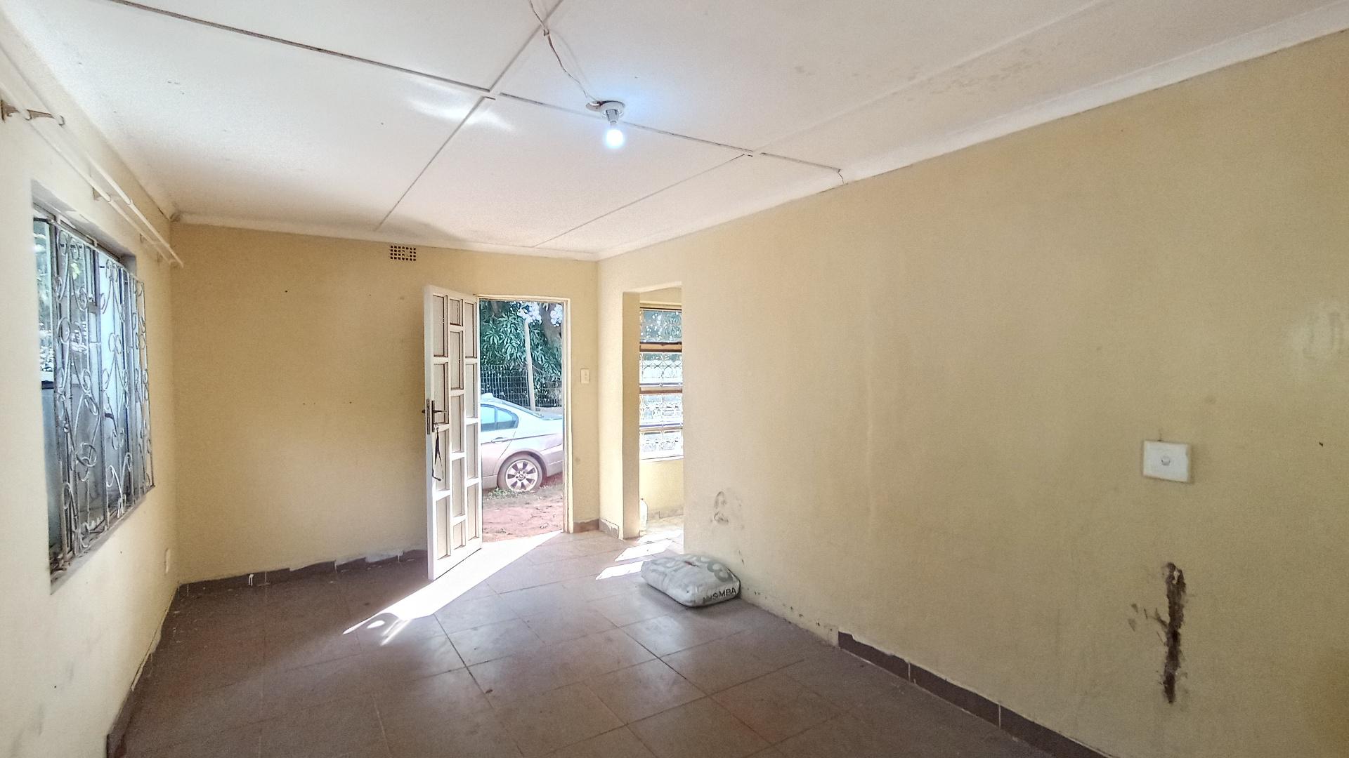 Lounges - 46 square meters of property in Lotus Park