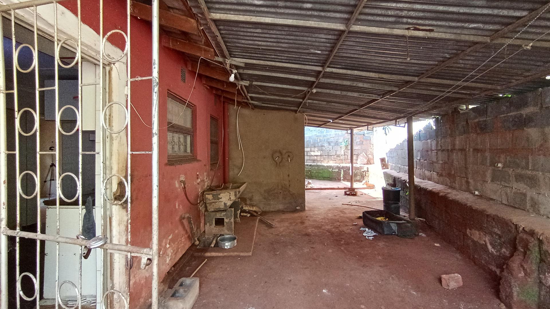 Patio - 43 square meters of property in Lotus Park