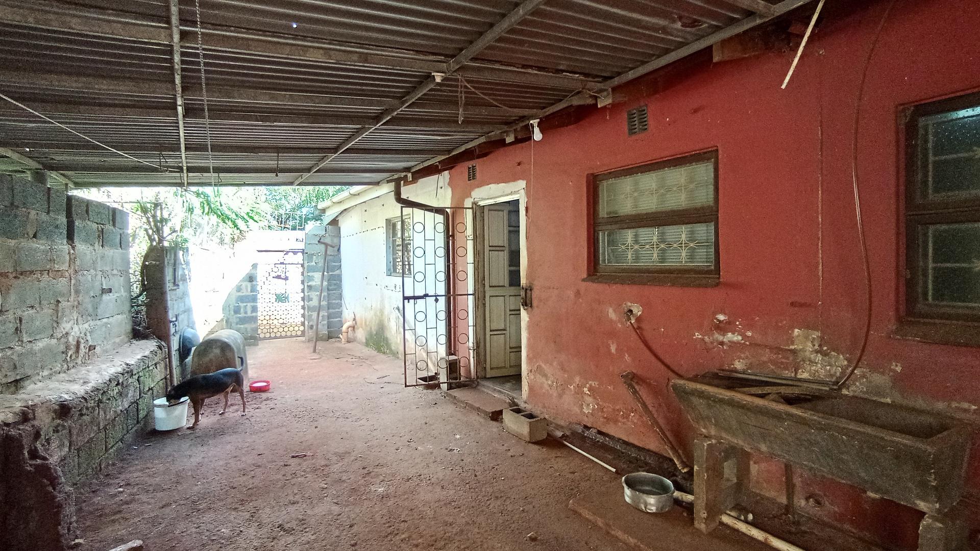 Patio - 43 square meters of property in Lotus Park