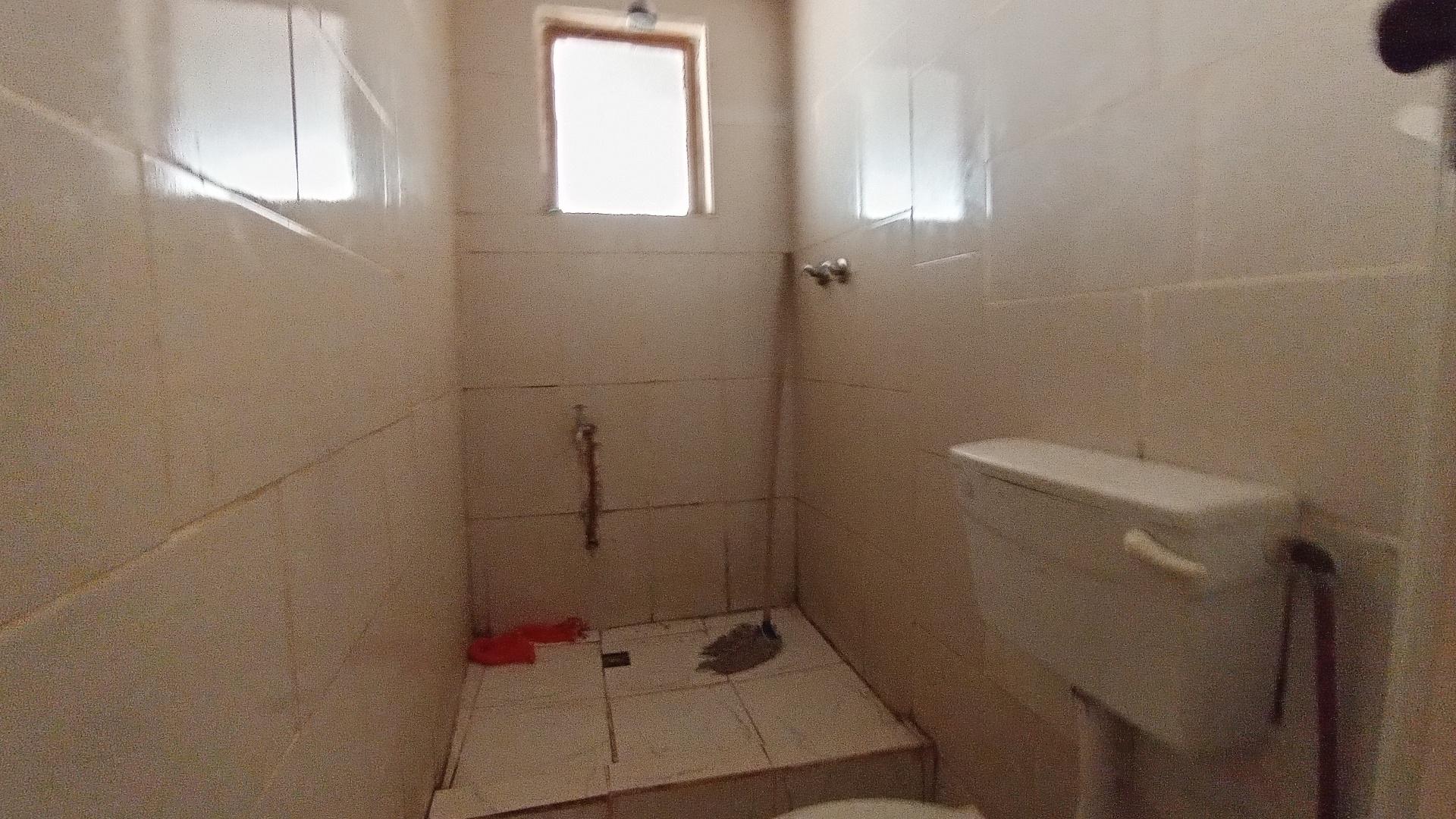 Bathroom 3+ - 7 square meters of property in Lotus Park