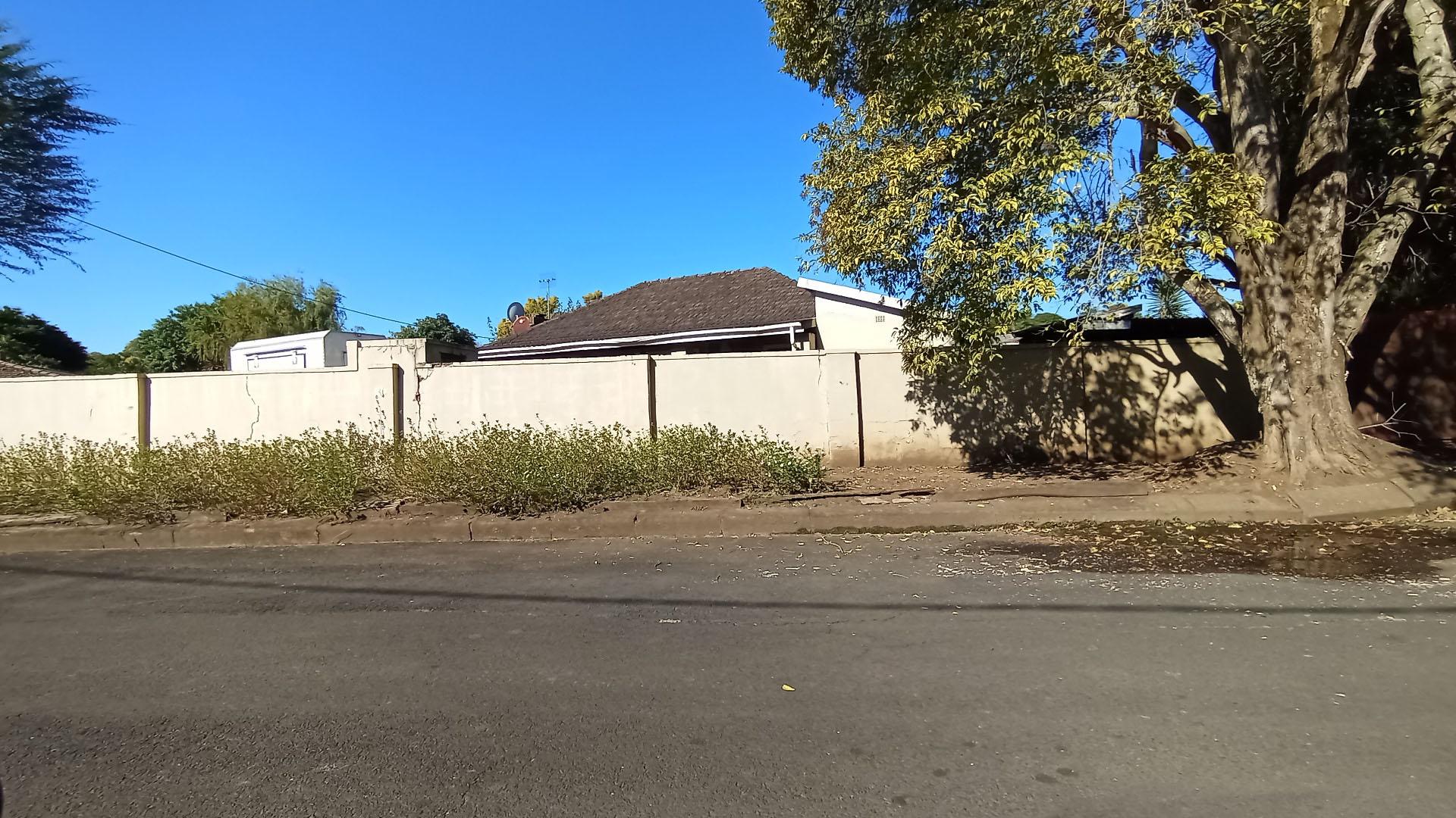 Front View of property in Pelham