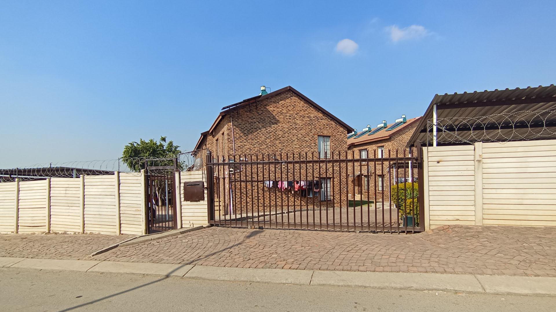 Front View of property in Olievenhoutbos