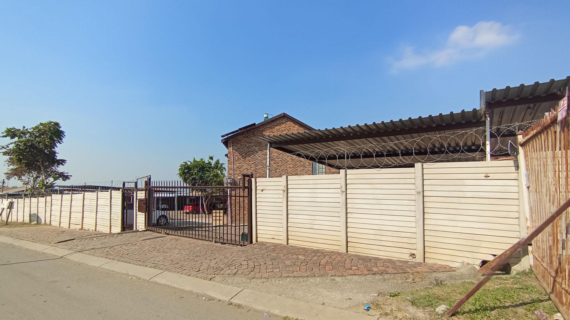 Front View of property in Olievenhoutbos