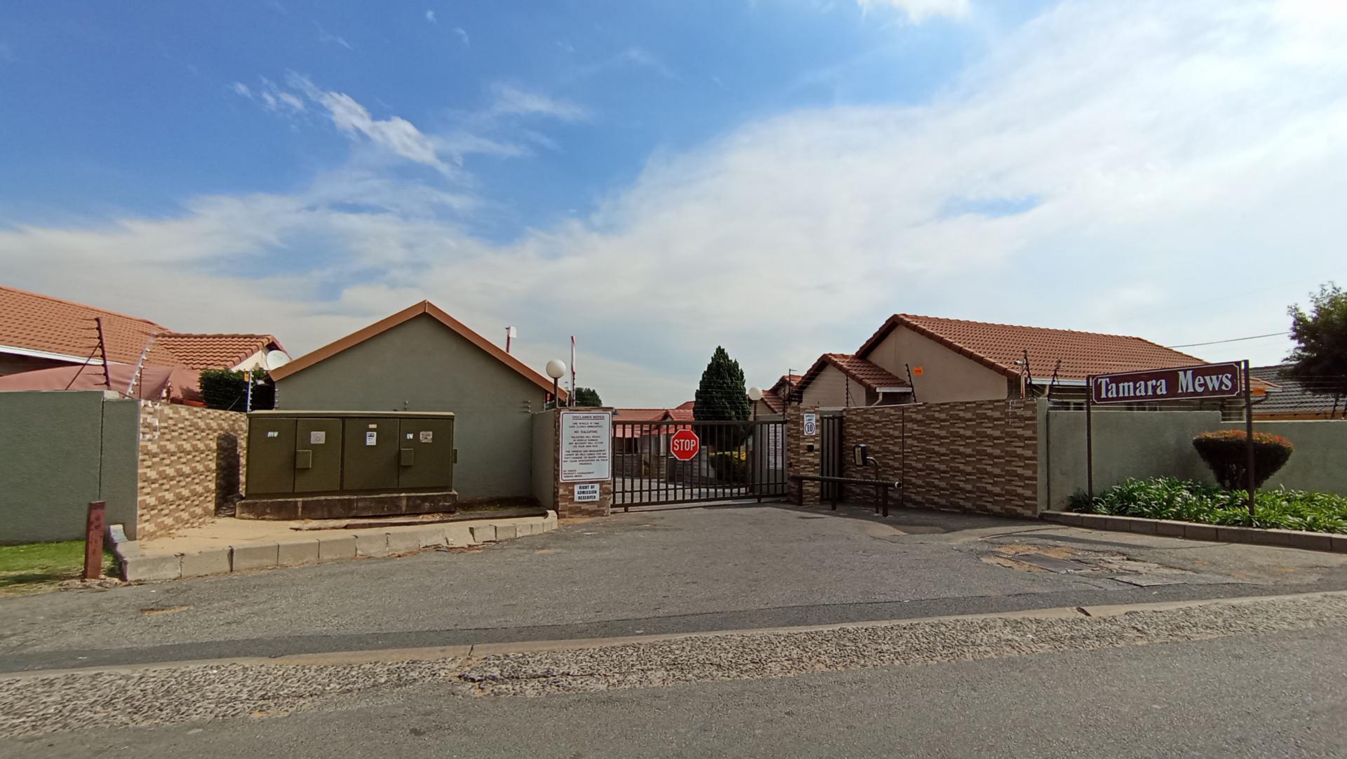 Front View of property in Ormonde