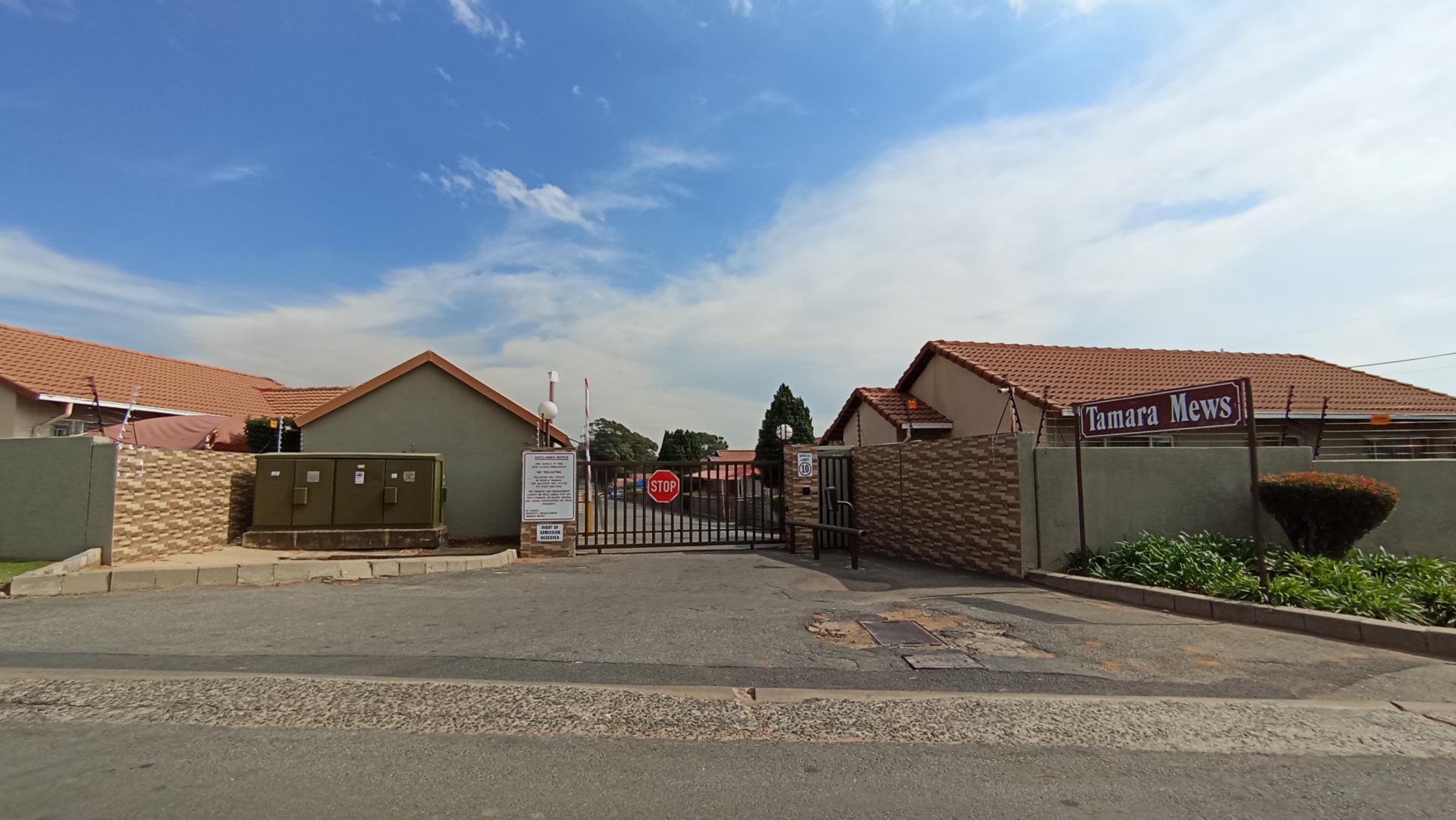 Front View of property in Ormonde
