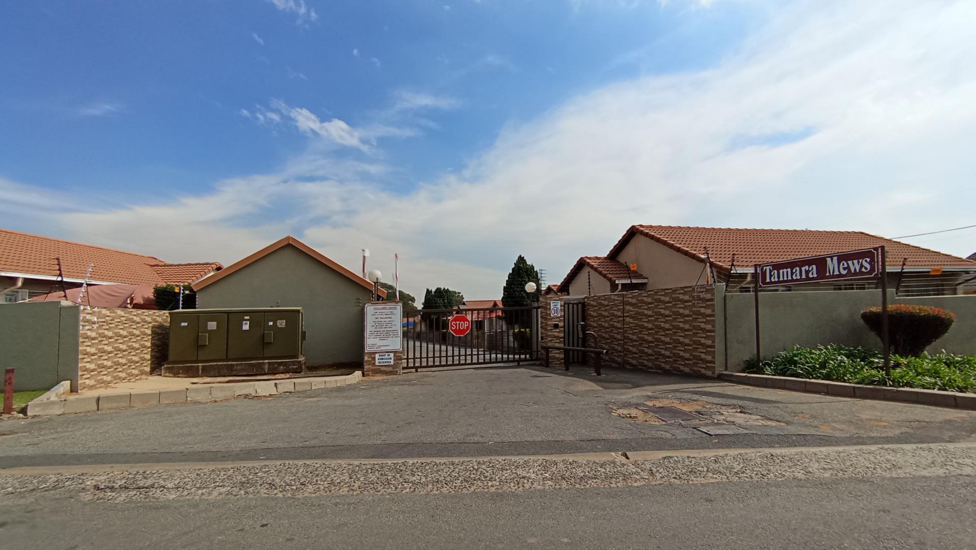 Front View of property in Ormonde