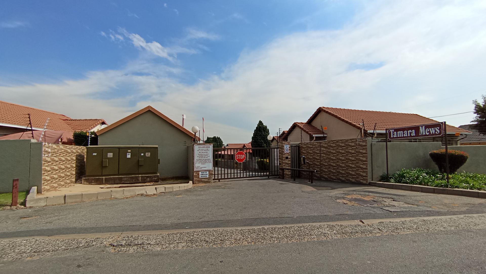 Front View of property in Ormonde