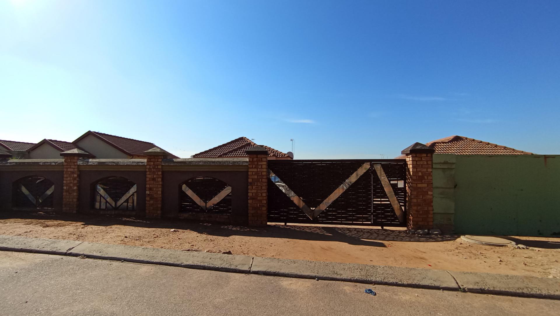 Front View of property in Delmore Park