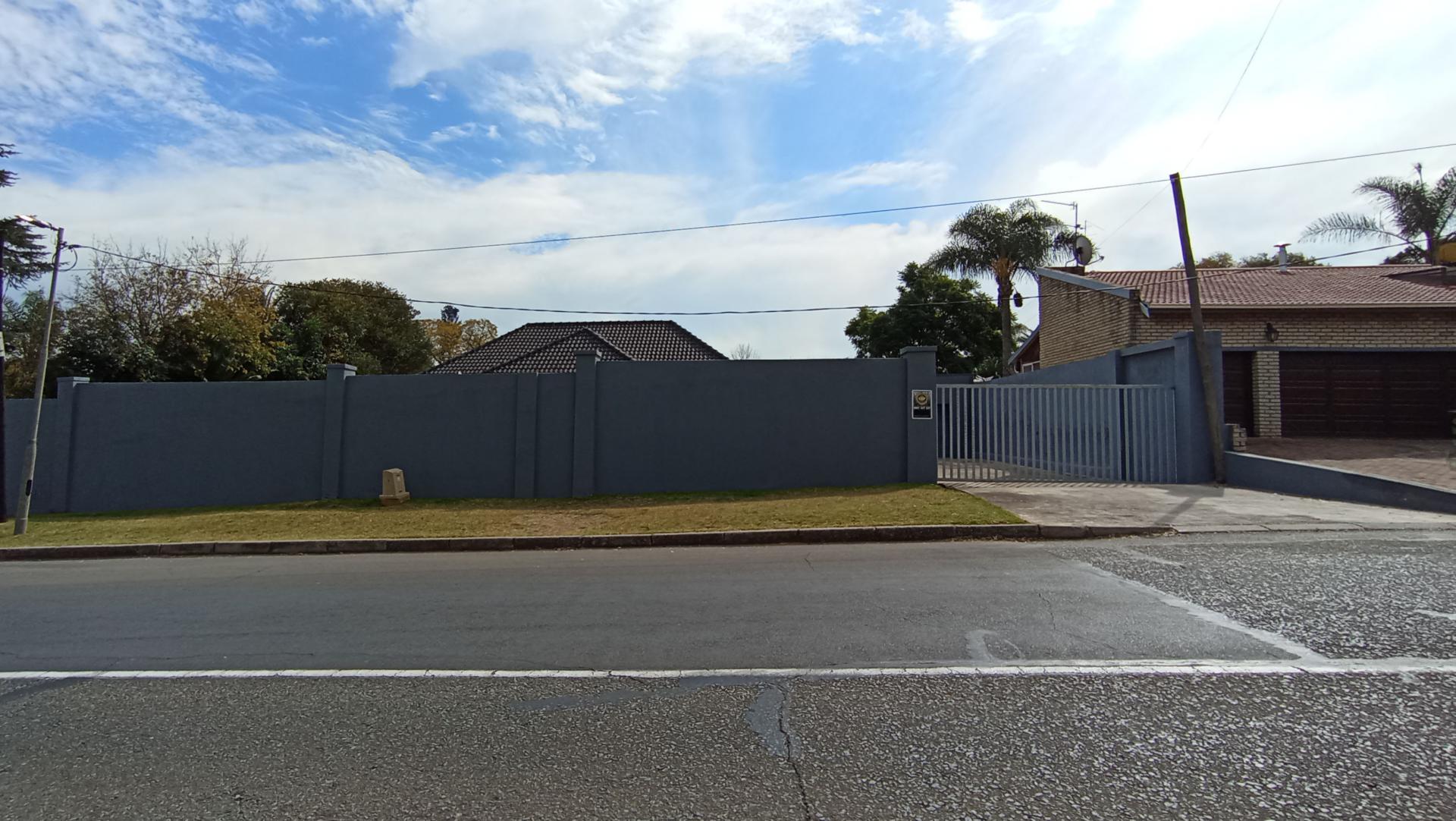 Front View of property in Highlands North