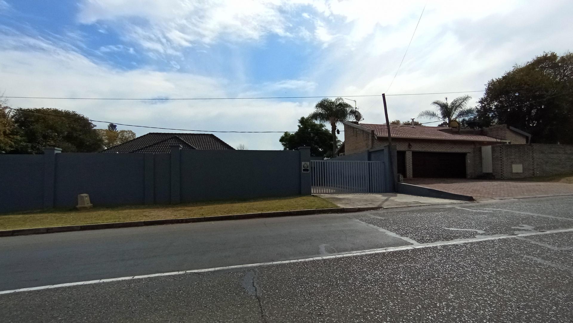 Front View of property in Highlands North