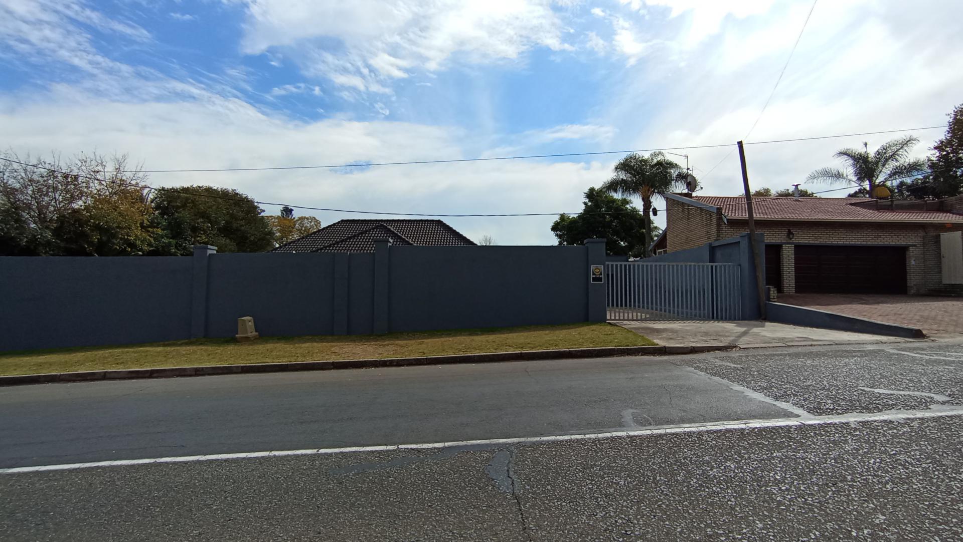 Front View of property in Highlands North