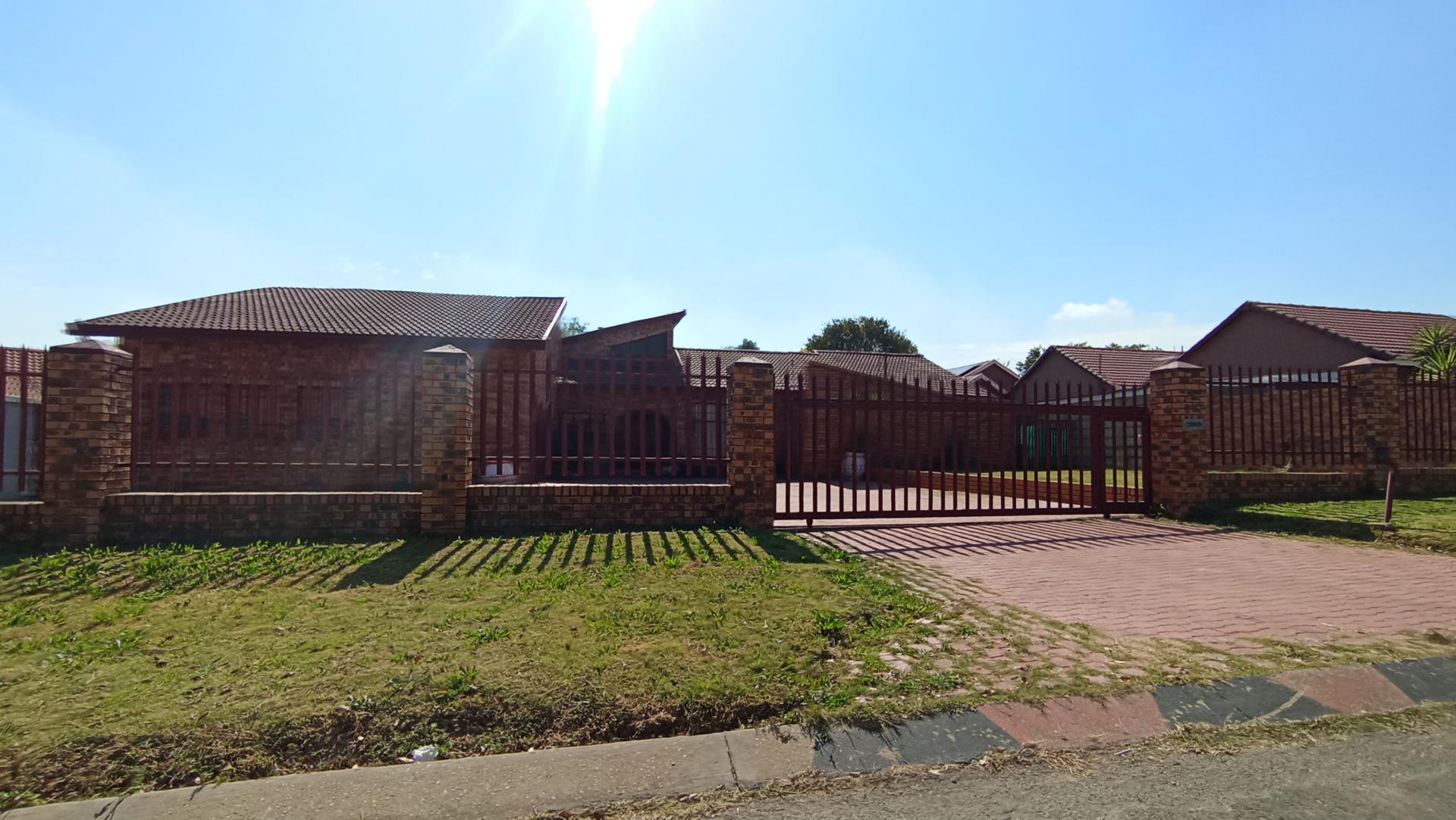 Front View of property in Dalpark