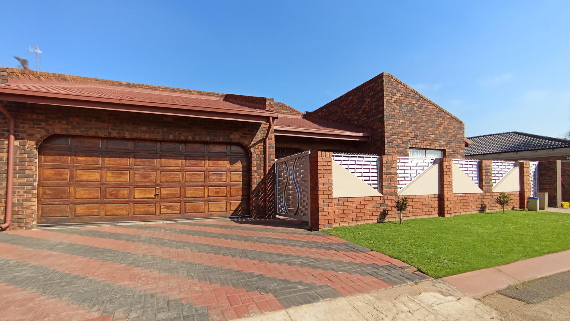 Front View of property in Katlehong