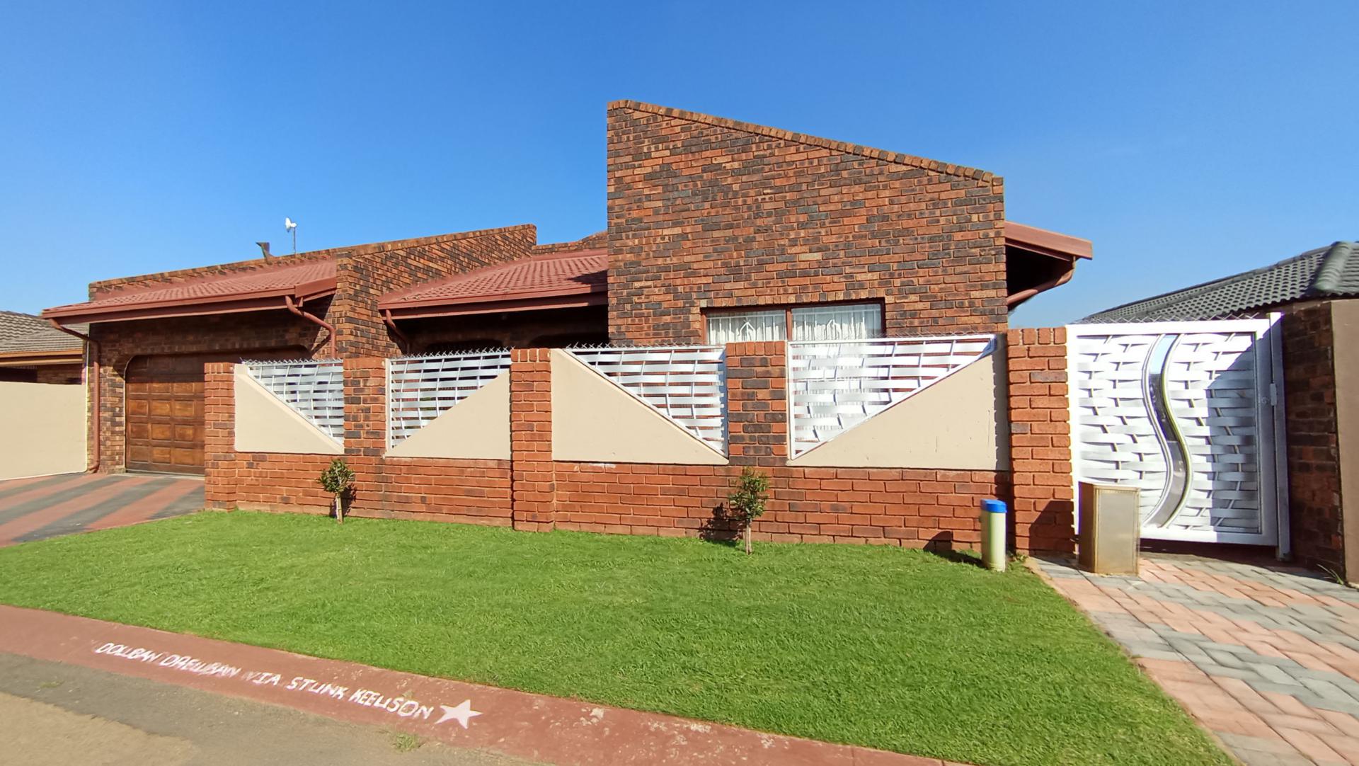 Front View of property in Katlehong