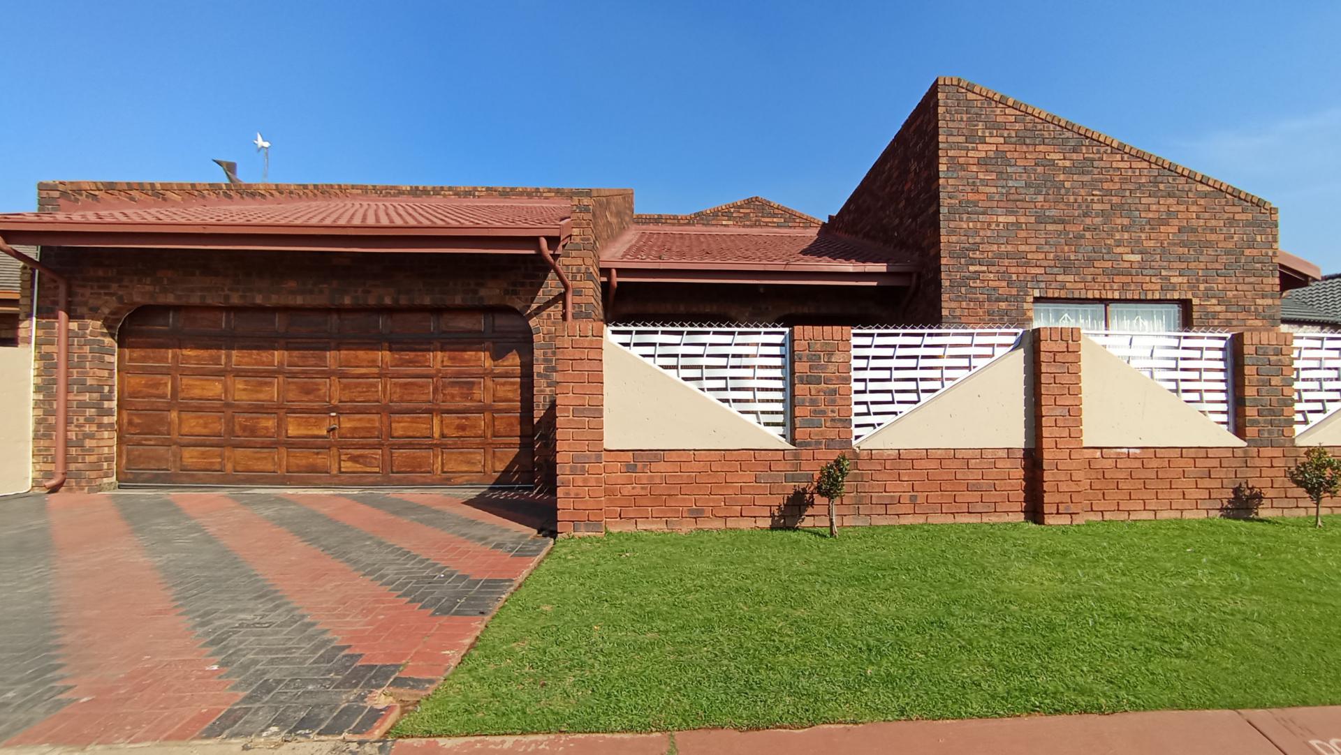 Front View of property in Katlehong