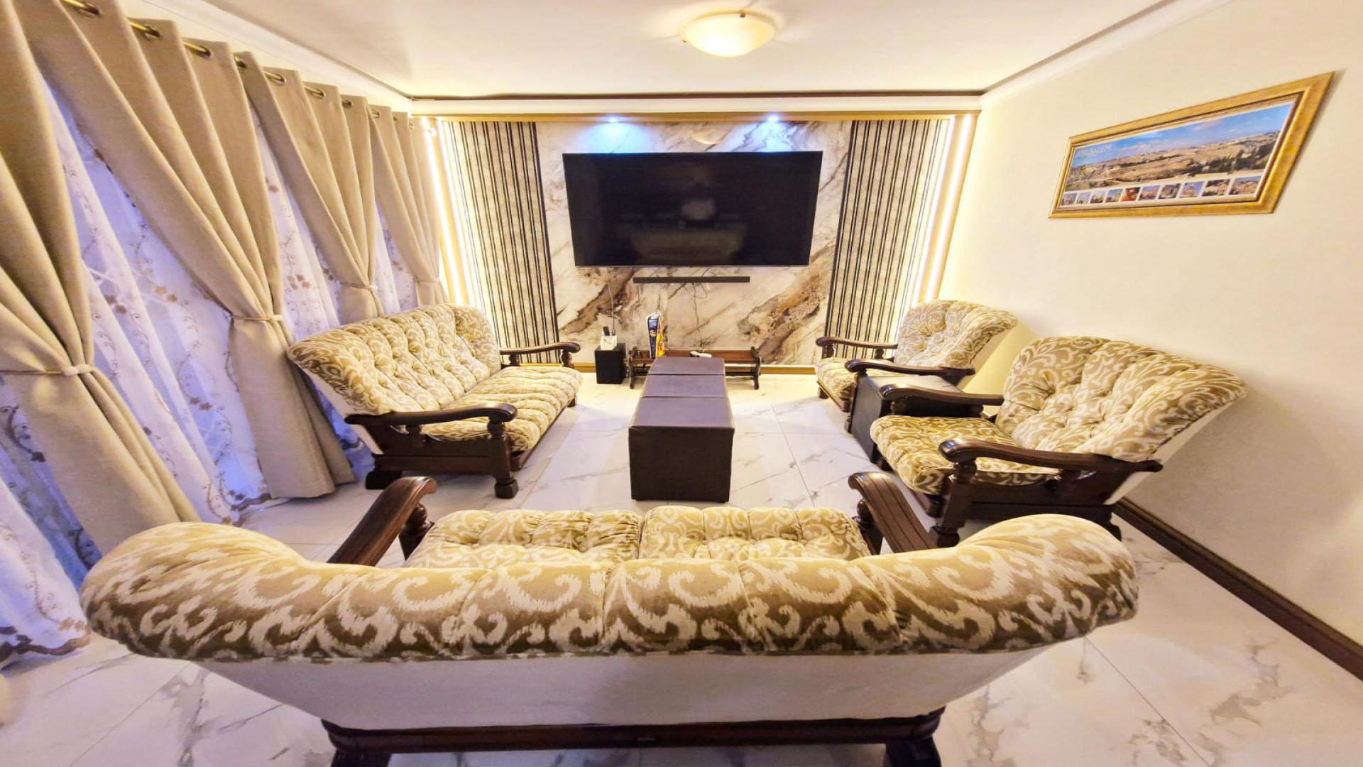 Lounges of property in Whetstone