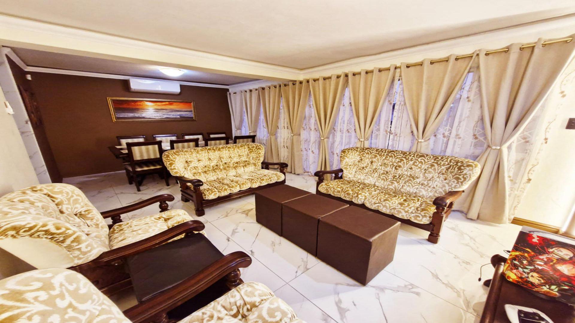 Lounges of property in Whetstone