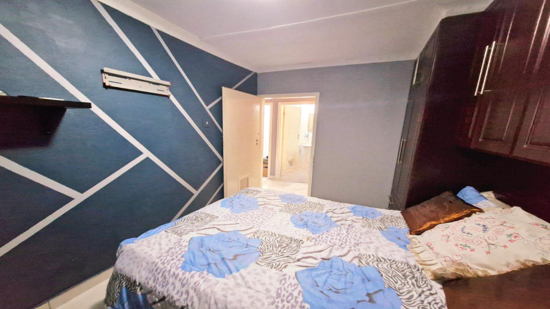 Bed Room 1 of property in Whetstone