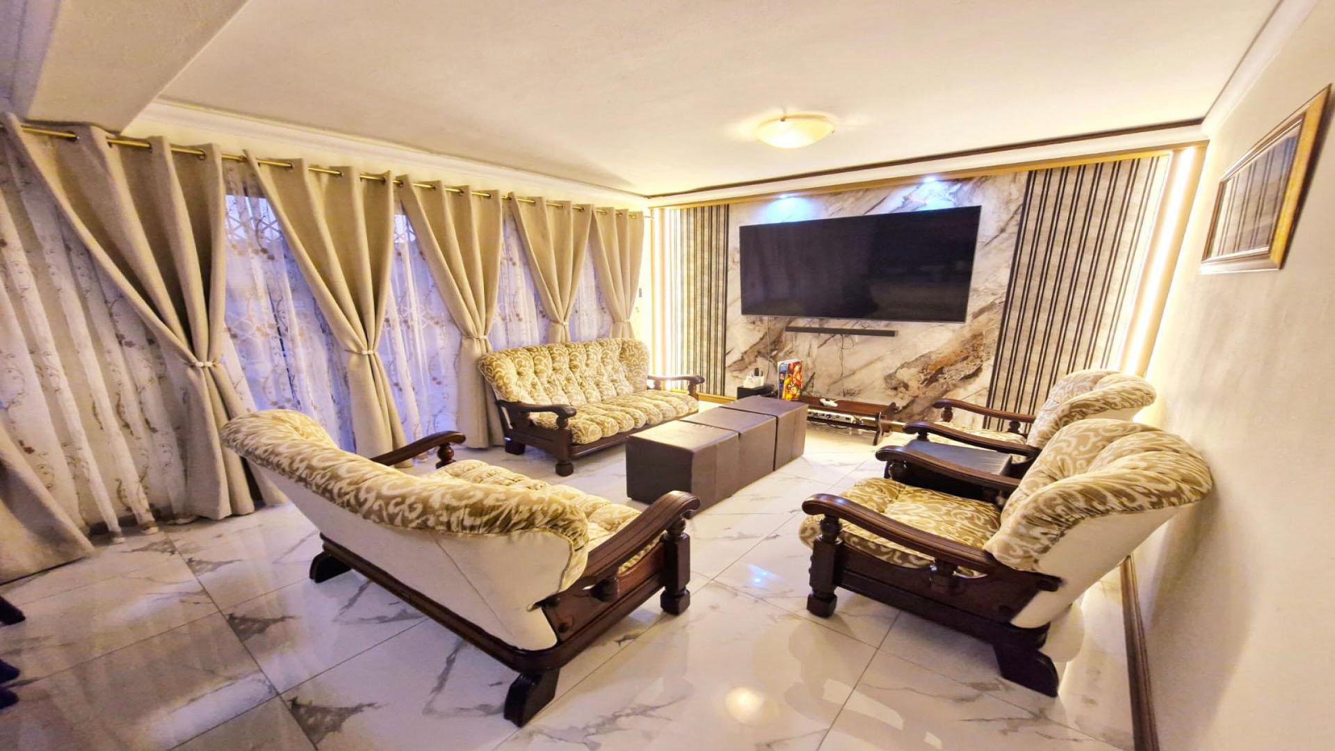 Lounges of property in Whetstone