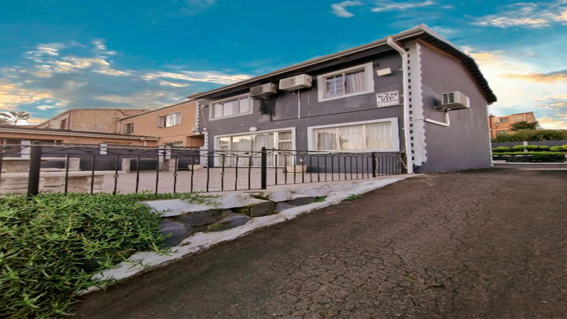 Front View of property in Whetstone