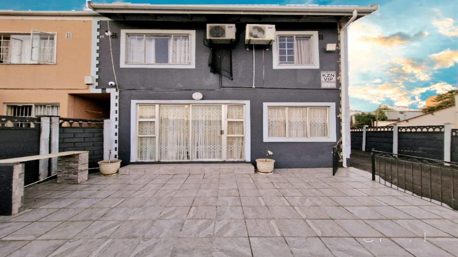 Patio of property in Whetstone